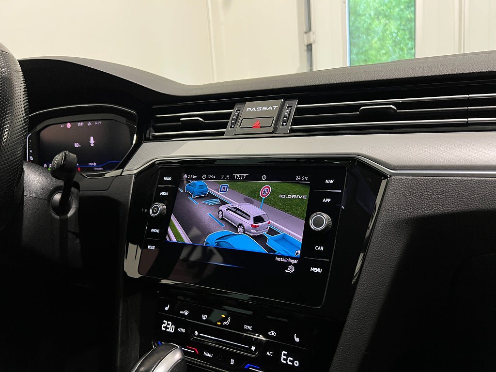 Vehicle Image 24