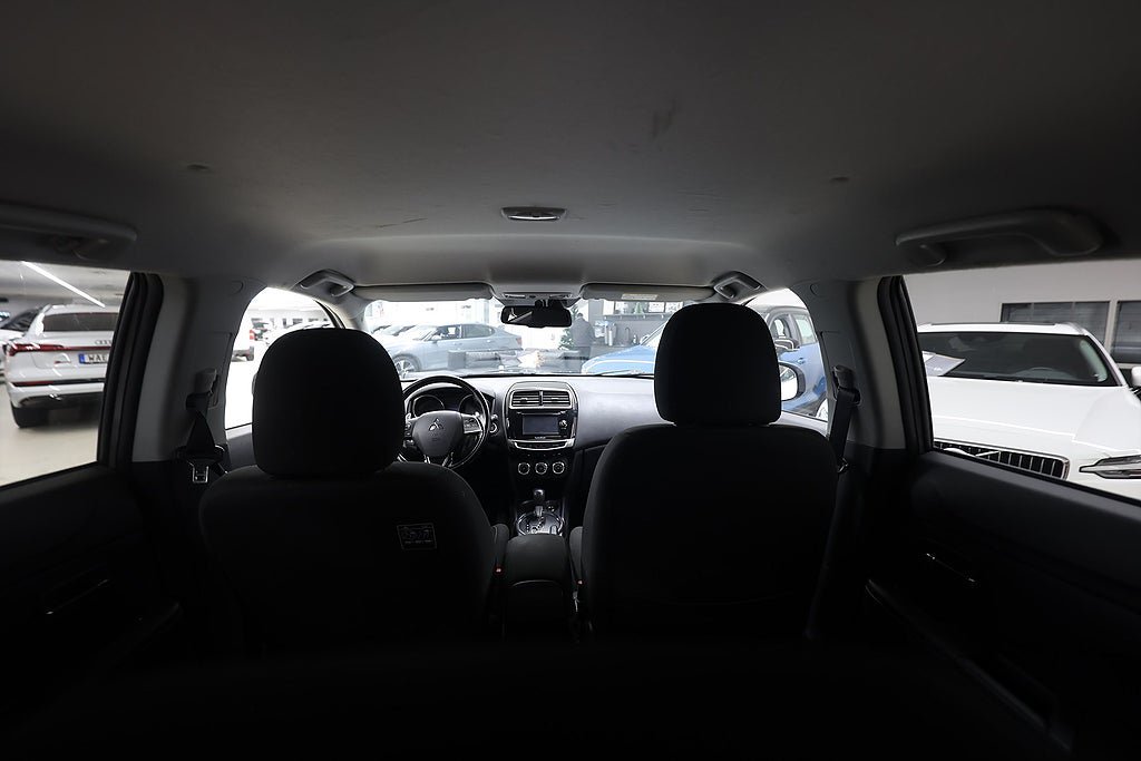 Vehicle Image 10