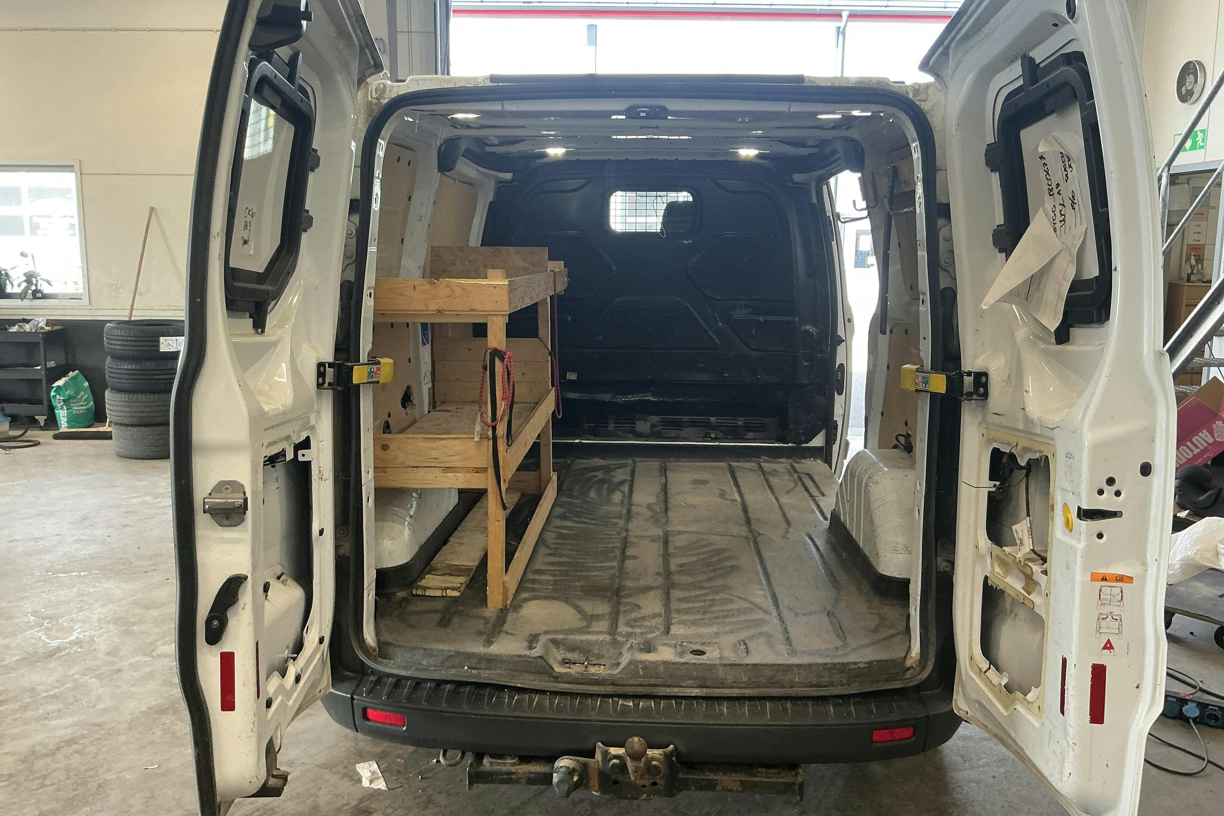 Vehicle Image 9