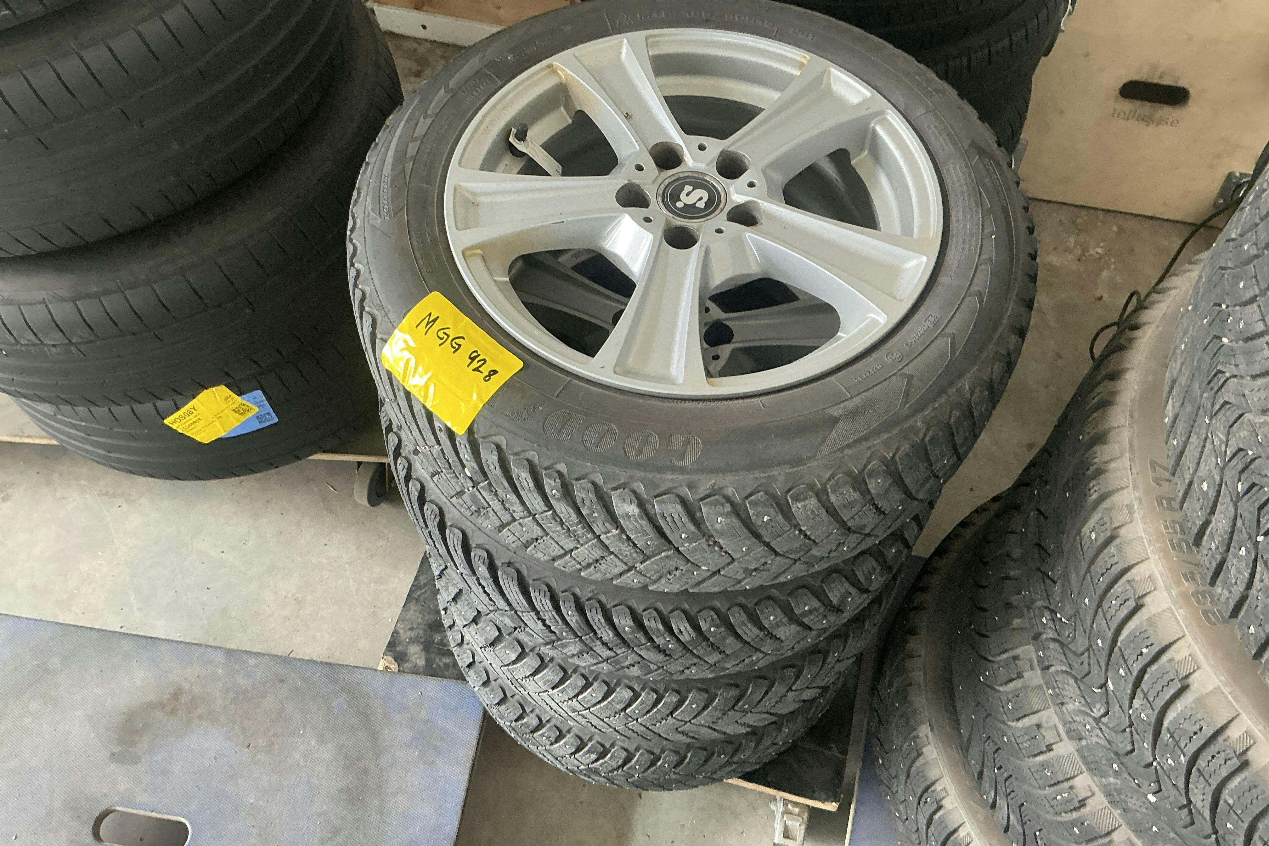 Vehicle Image 13