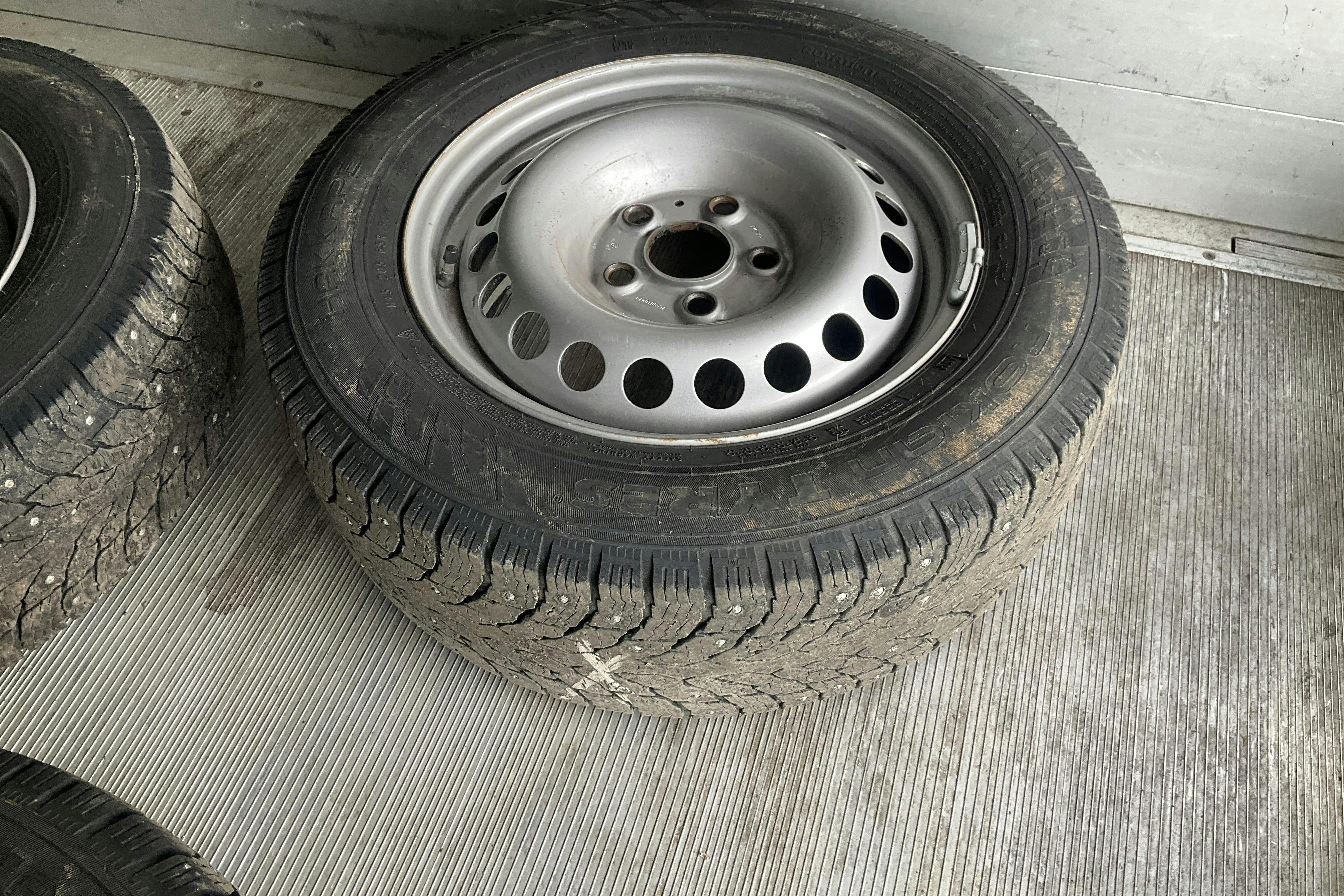 Vehicle Image 12