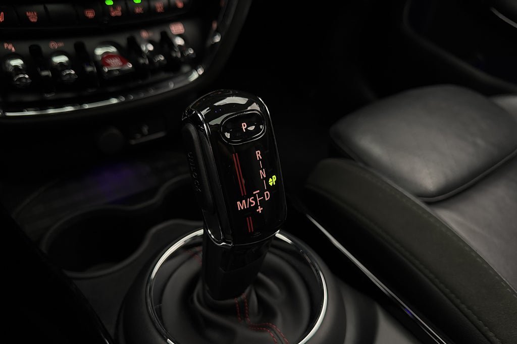 Vehicle Image 25