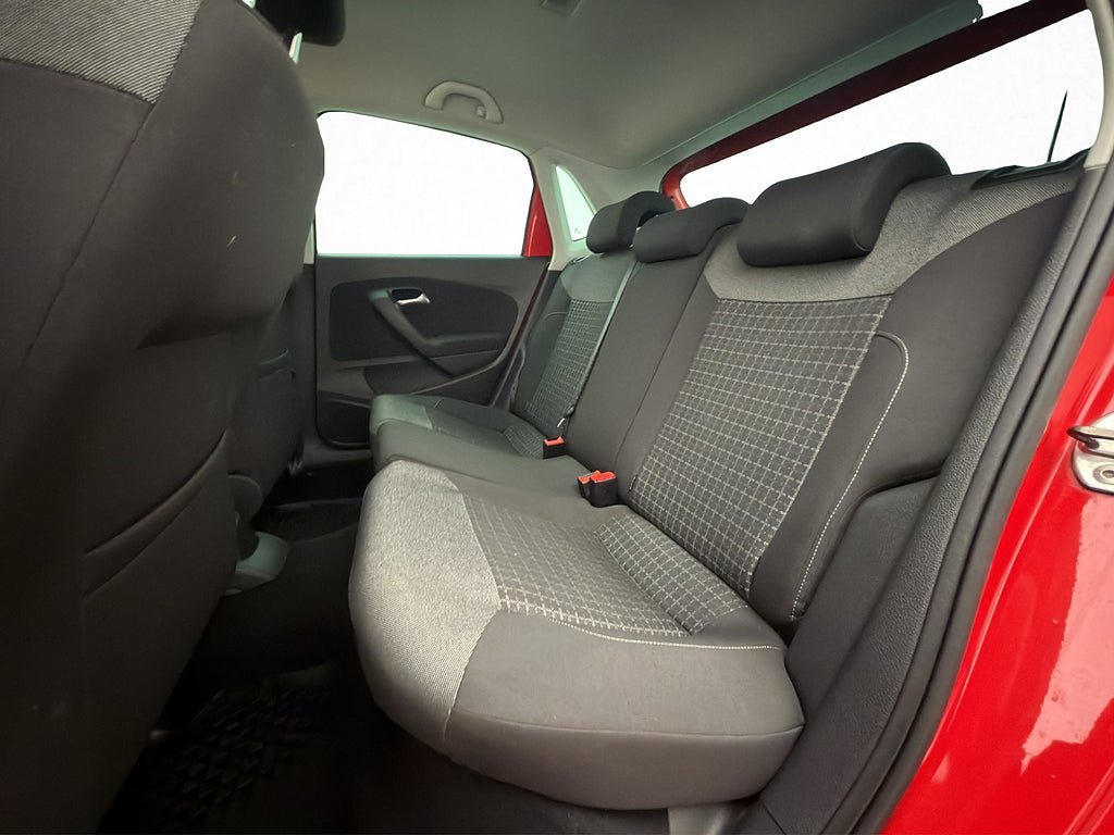 Vehicle Image 25
