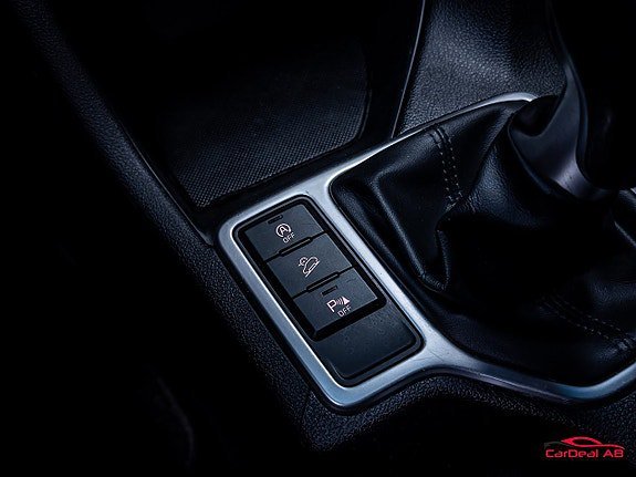 Vehicle Image 25