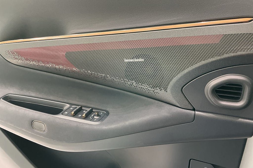 Vehicle Image 17