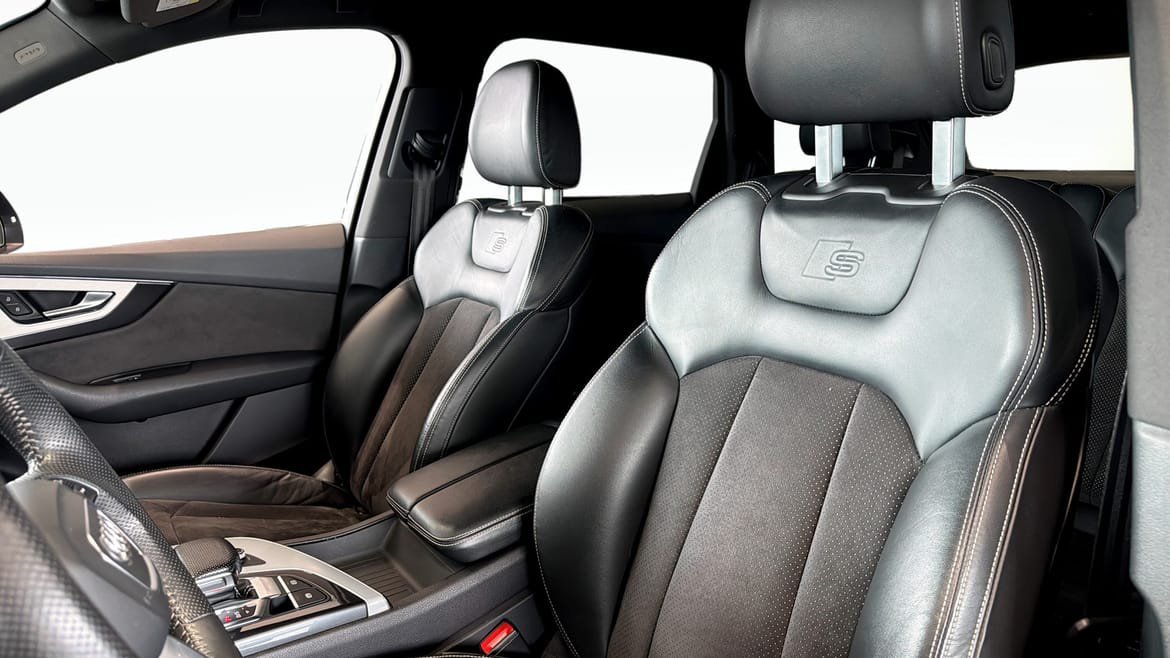 Vehicle Image 8
