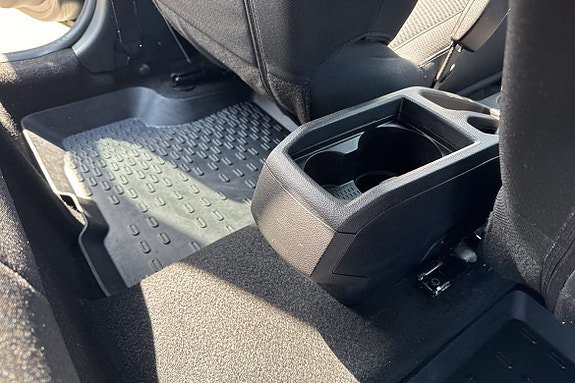 Vehicle Image 24