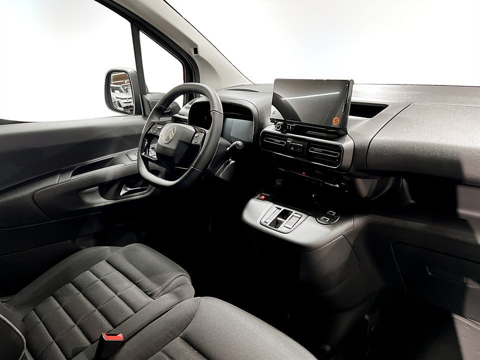 Vehicle Image 13