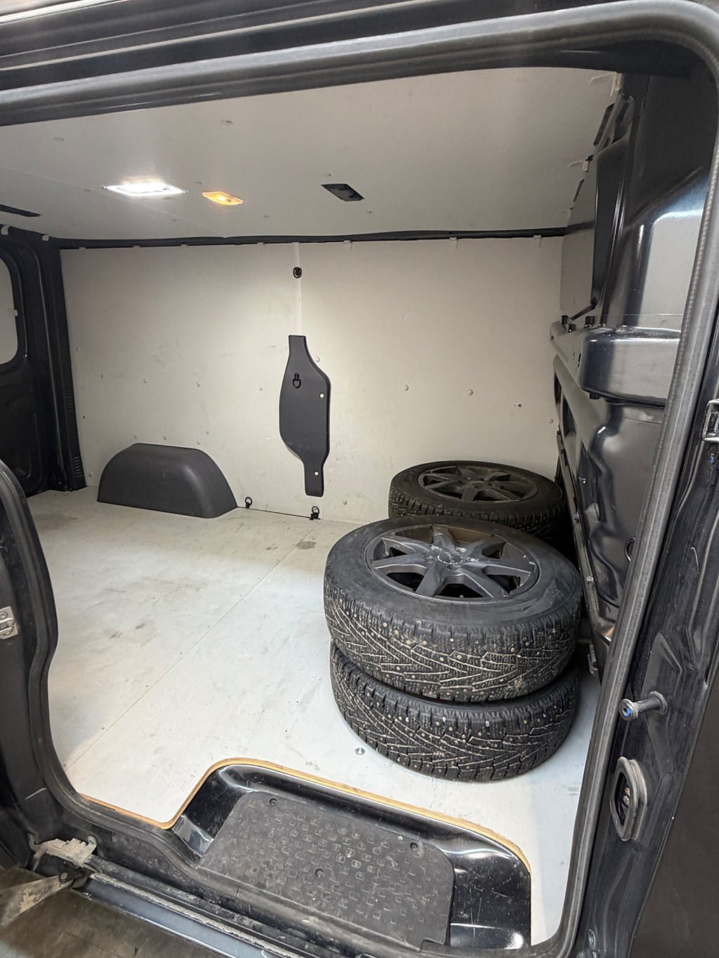 Vehicle Image 16