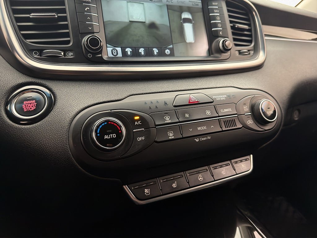 Vehicle Image 32