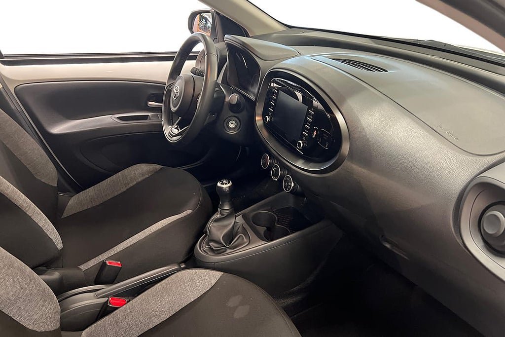 Vehicle Image 6