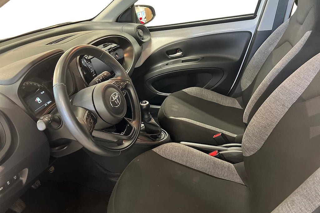 Vehicle Image 12