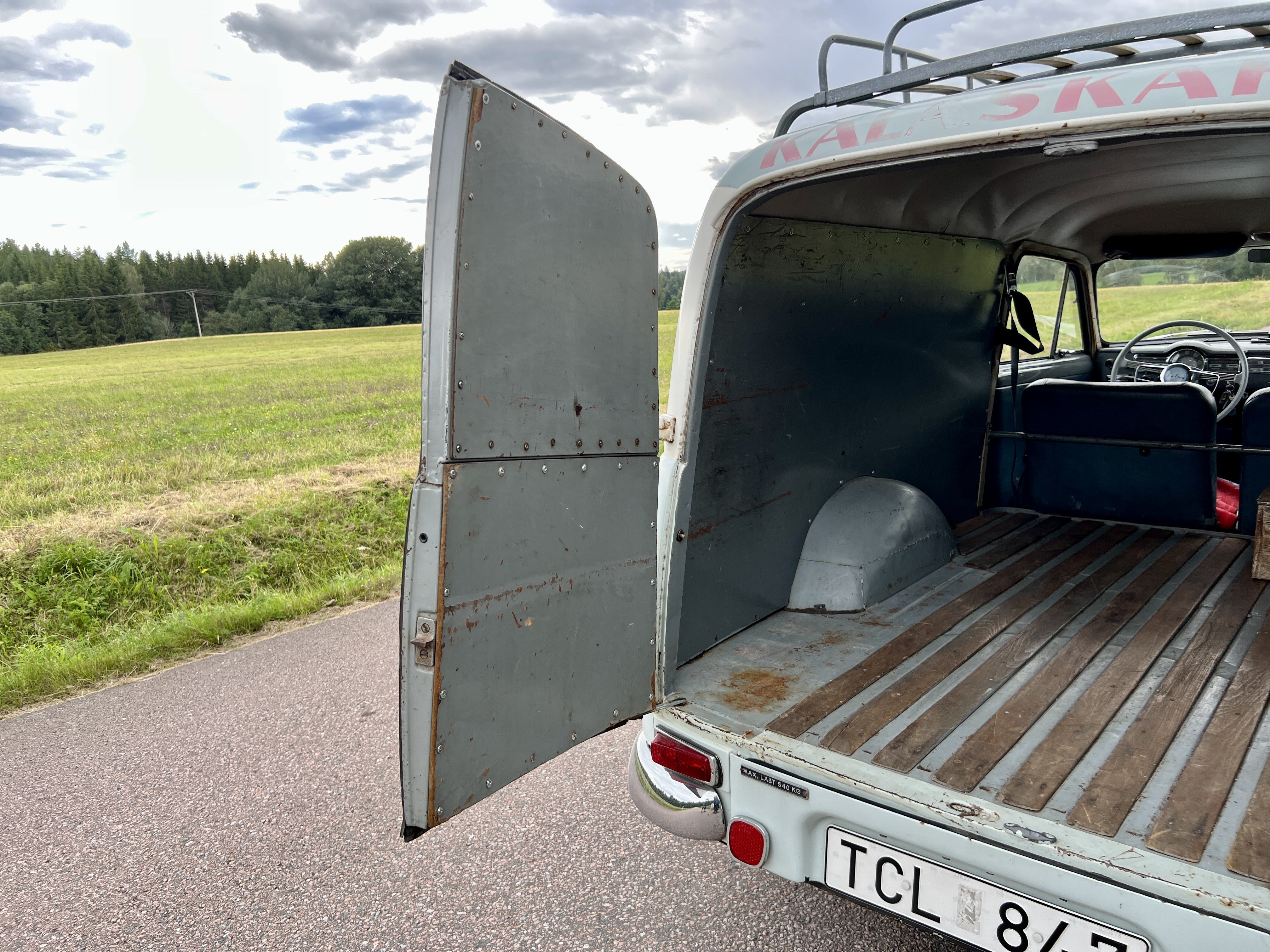 Vehicle Image 32