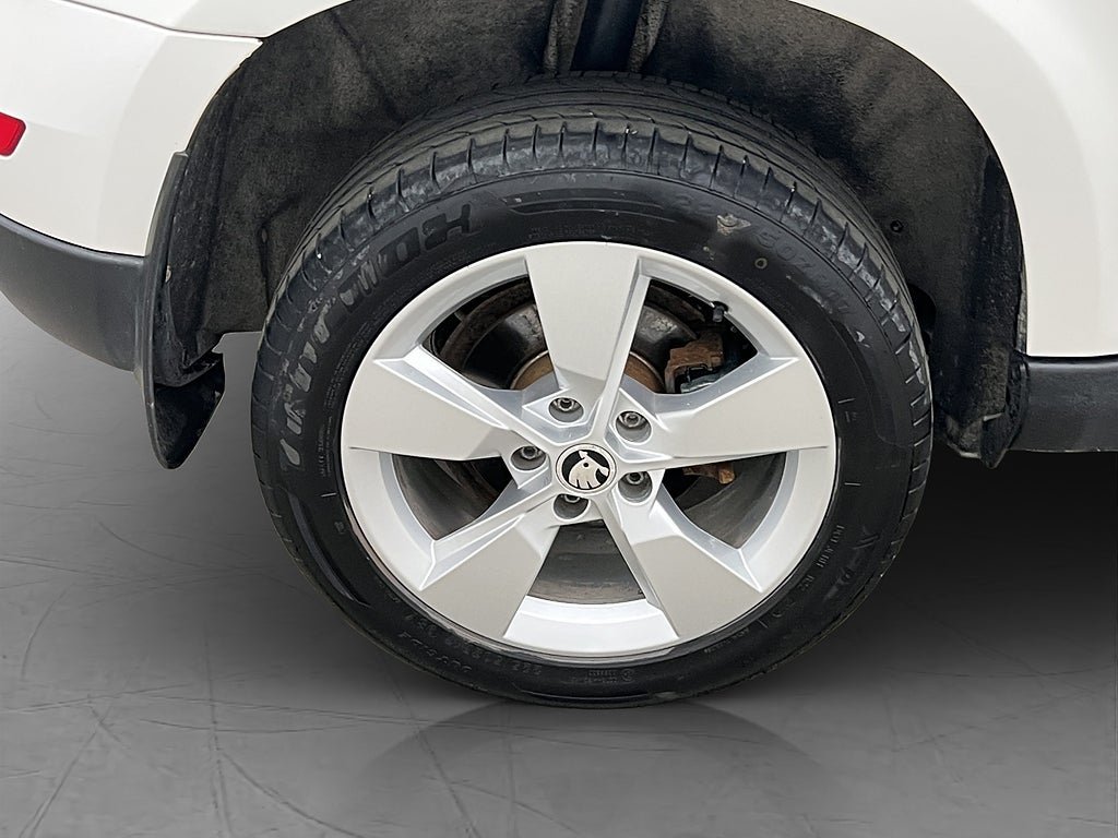 Vehicle Image 25