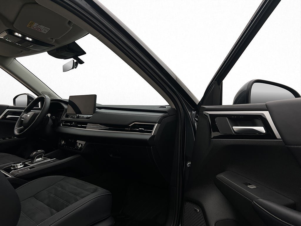 Vehicle Image 25