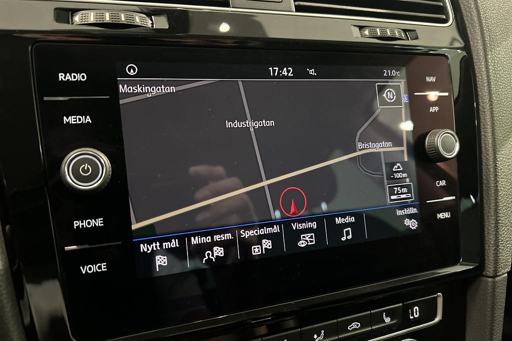 Vehicle Image 25