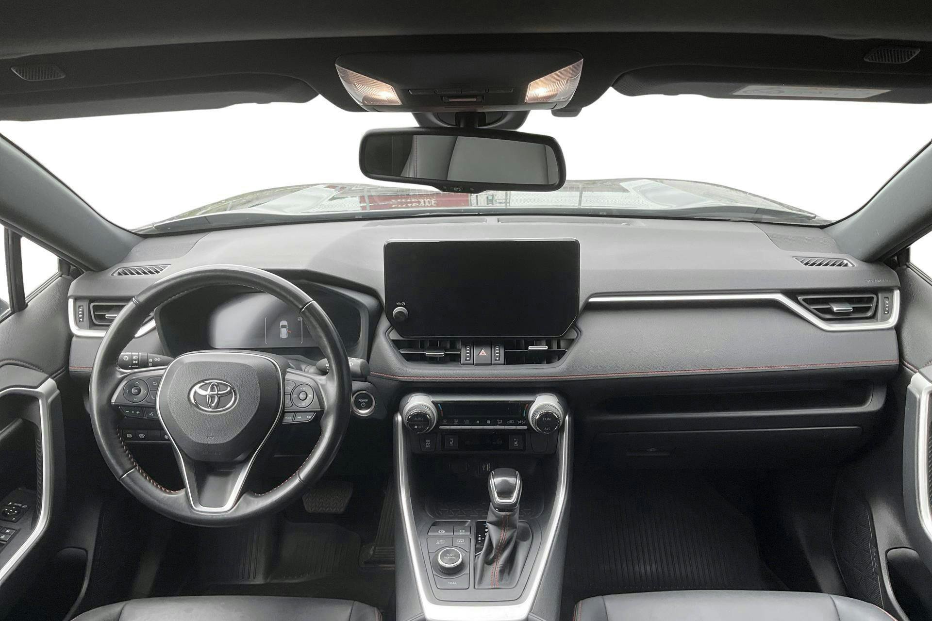 Vehicle Image 6
