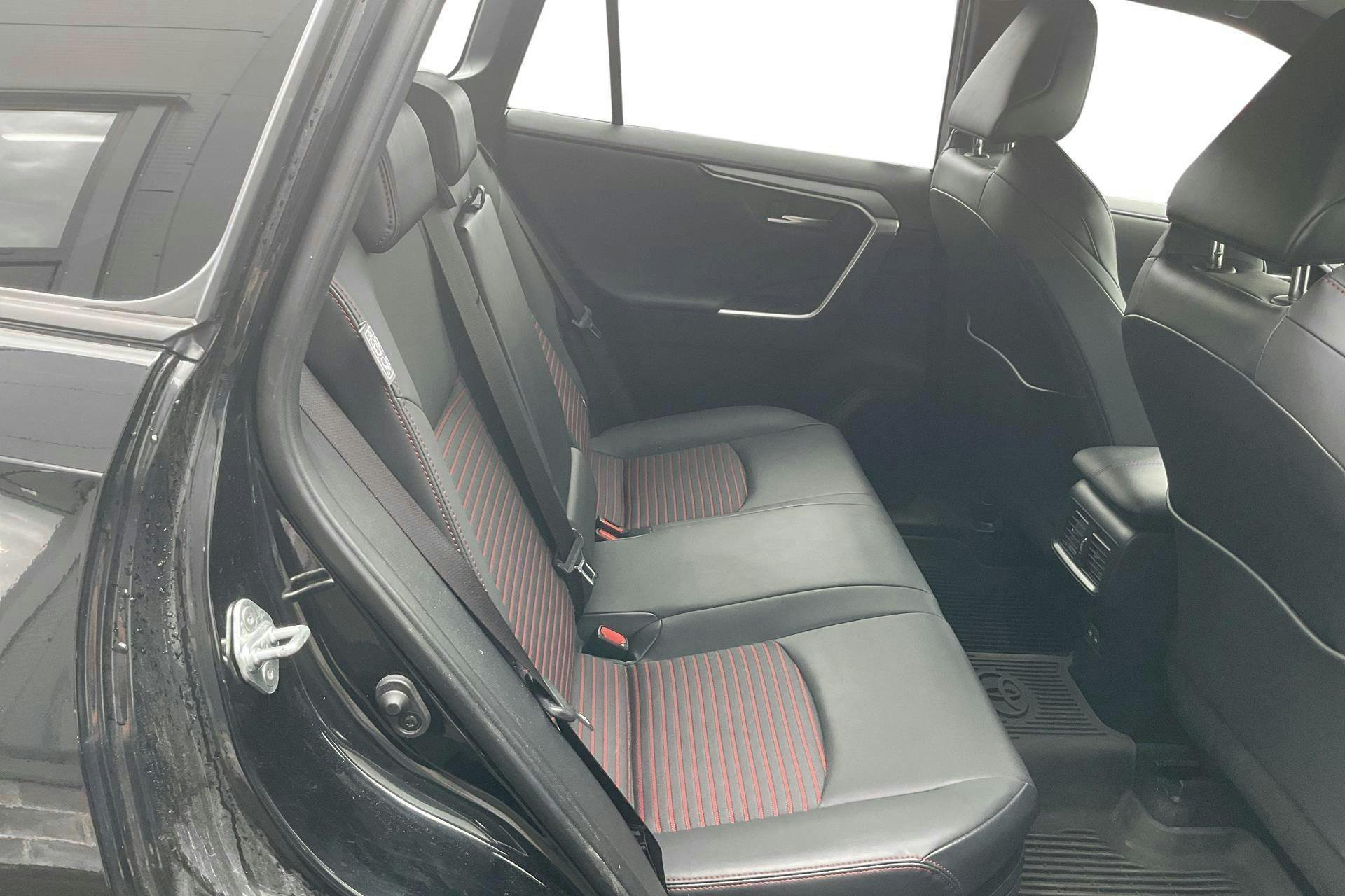 Vehicle Image 8