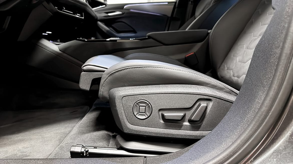 Vehicle Image 19