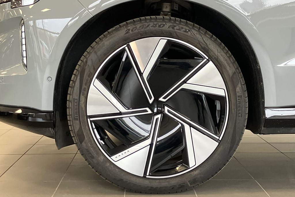 Vehicle Image 18