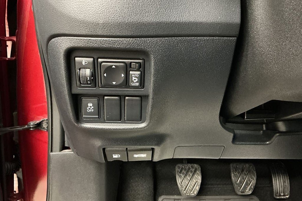 Vehicle Image 25