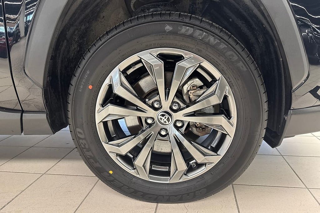 Vehicle Image 16