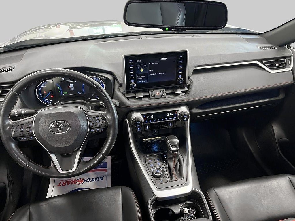 Vehicle Image 12