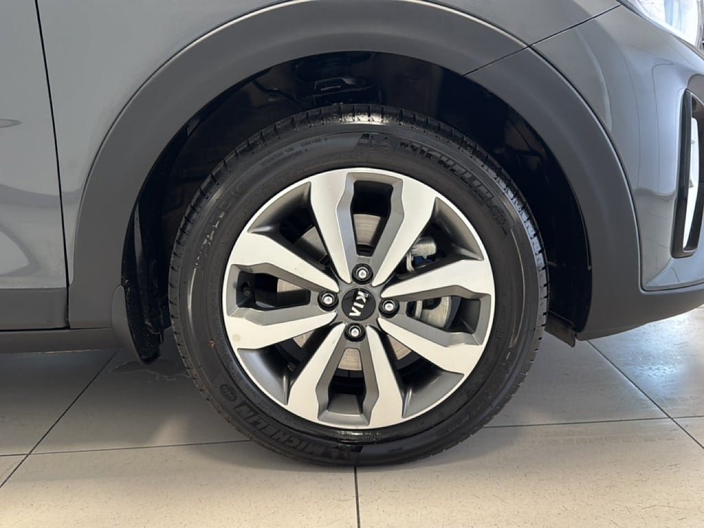 Vehicle Image 17