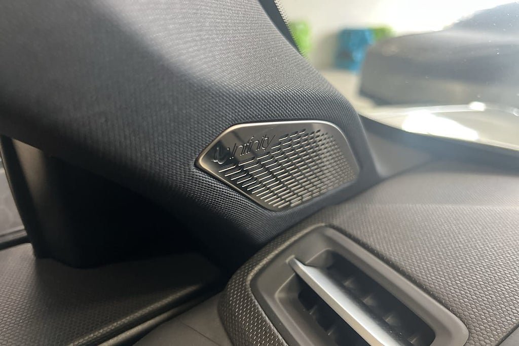 Vehicle Image 25
