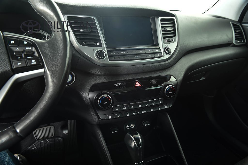 Vehicle Image 16