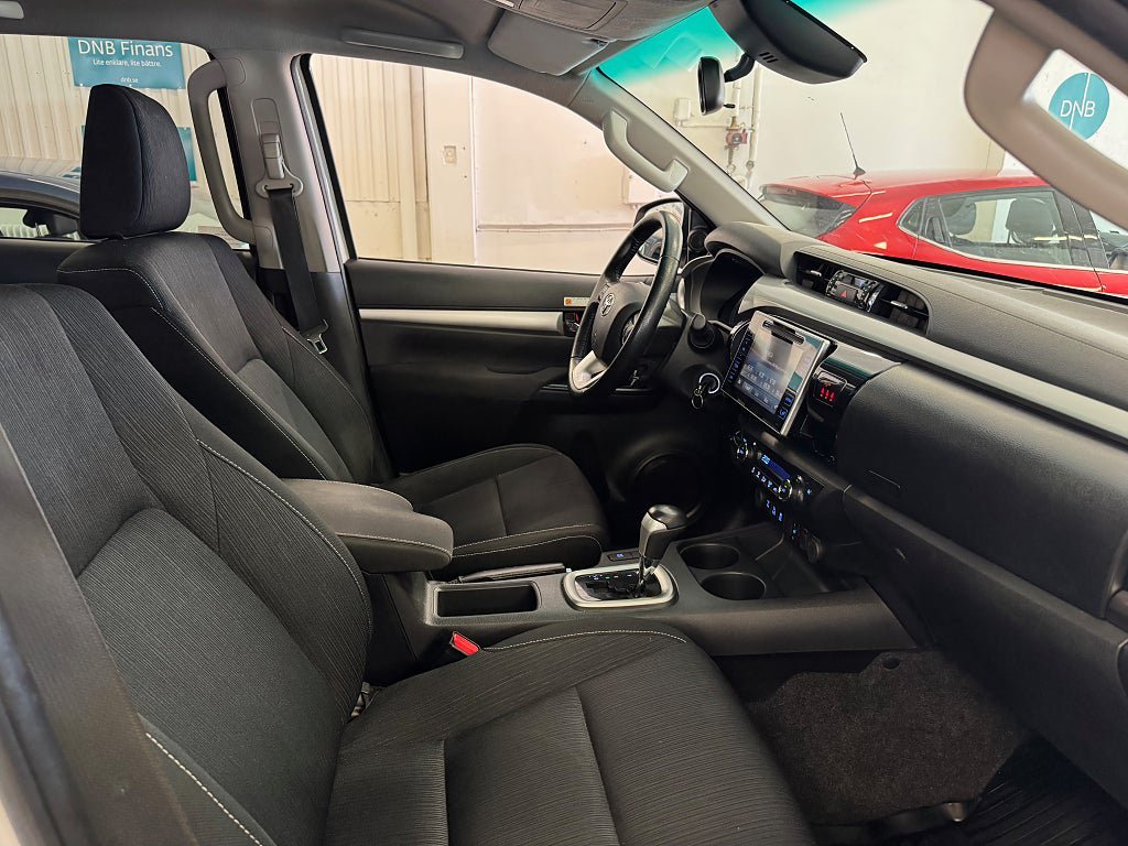 Vehicle Image 16