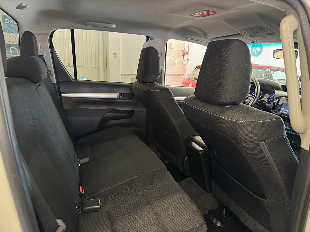 Vehicle Image 17