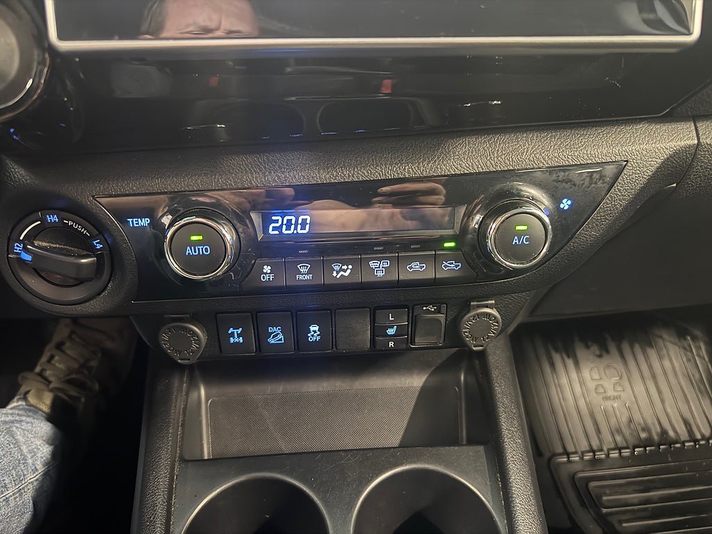 Vehicle Image 22