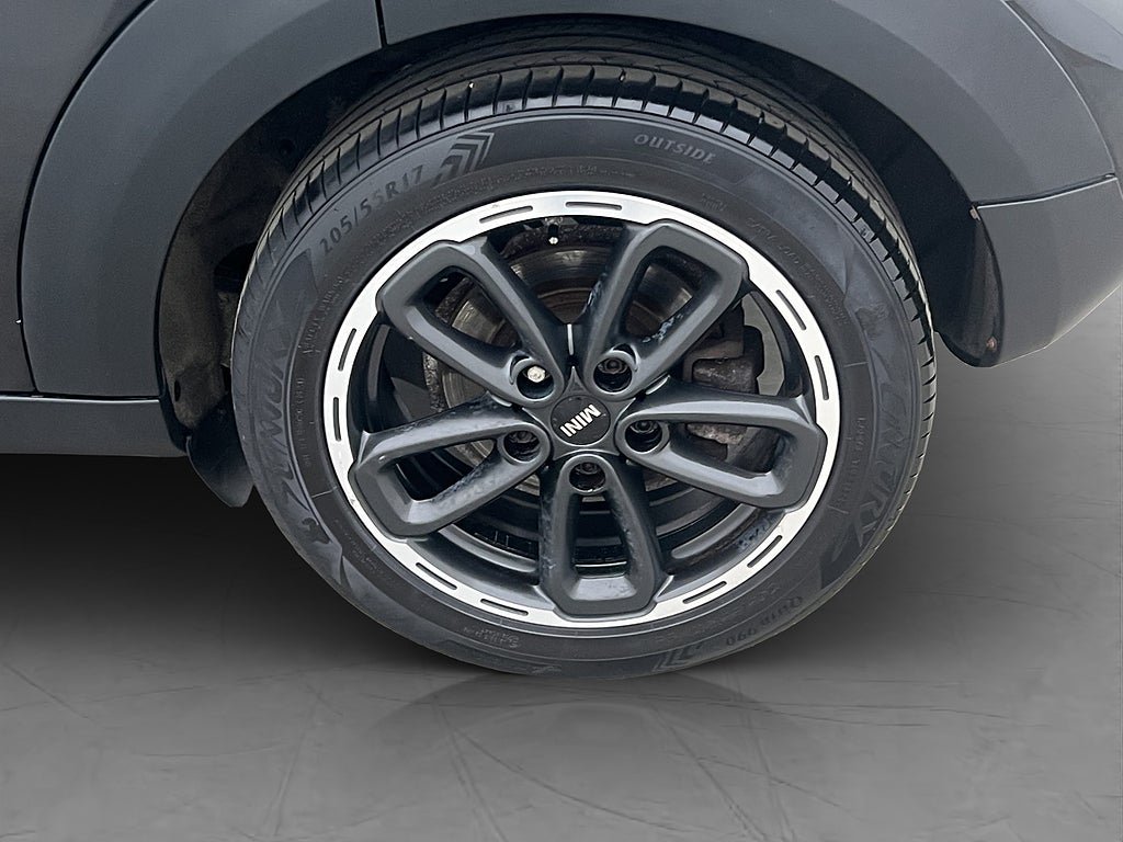 Vehicle Image 23