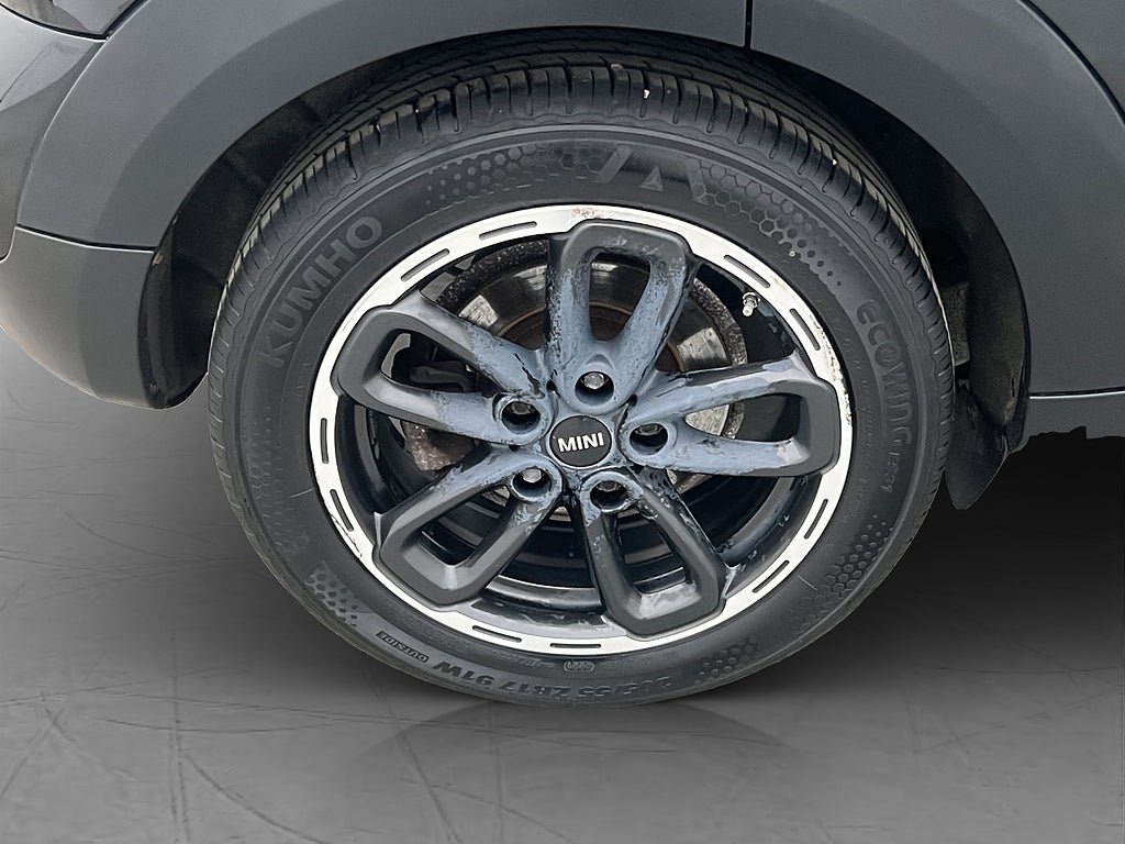 Vehicle Image 24