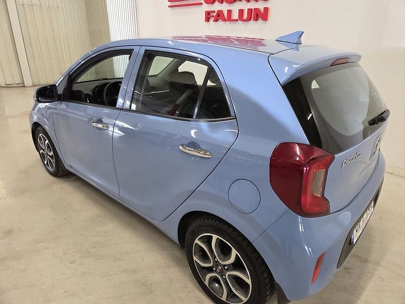 Vehicle Image 9