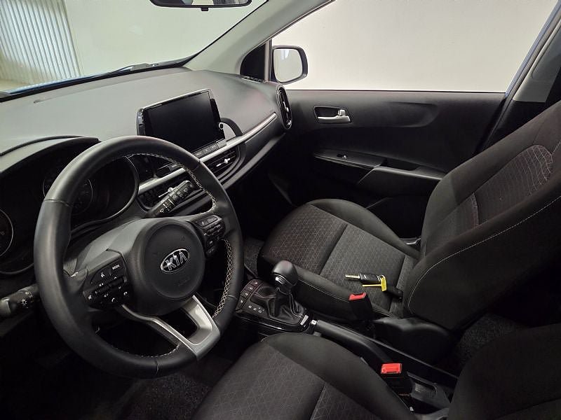Vehicle Image 10