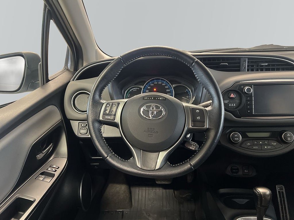 Vehicle Image 9