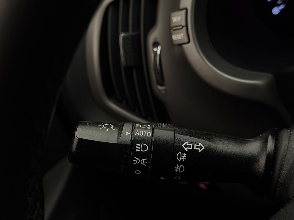 Vehicle Image 25
