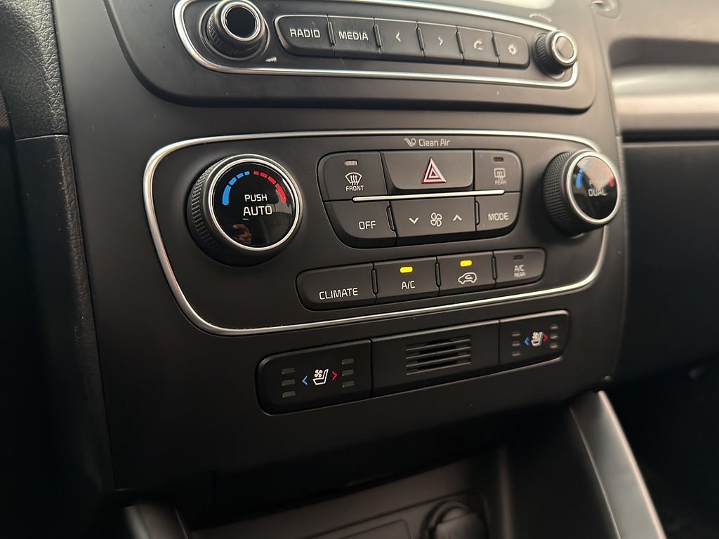 Vehicle Image 26