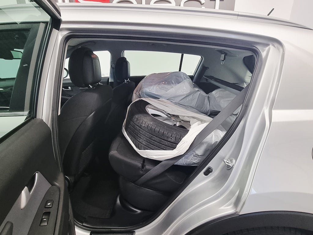 Vehicle Image 8