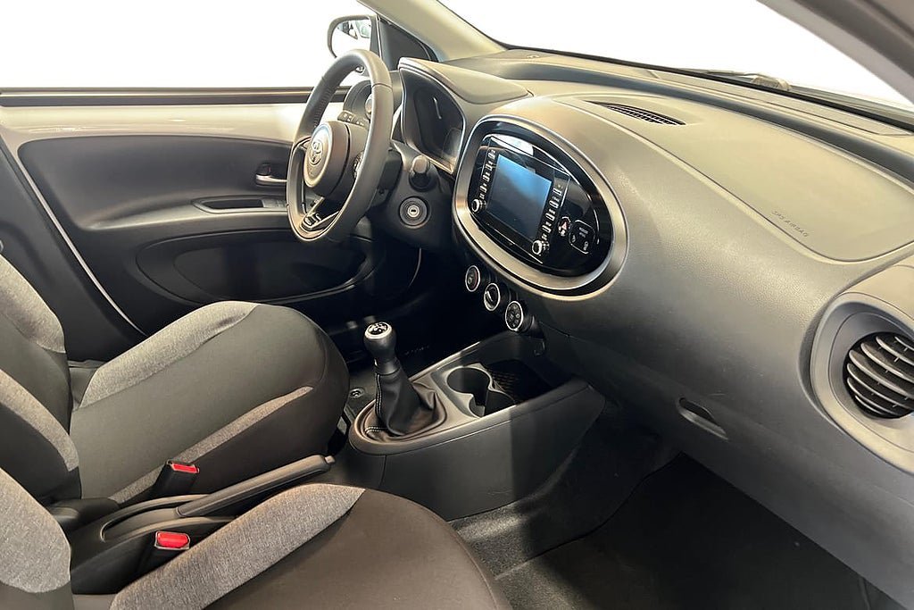 Vehicle Image 6