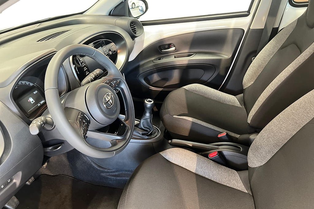 Vehicle Image 12
