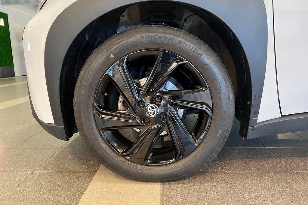 Vehicle Image 15