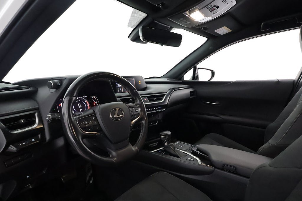 Vehicle Image 16
