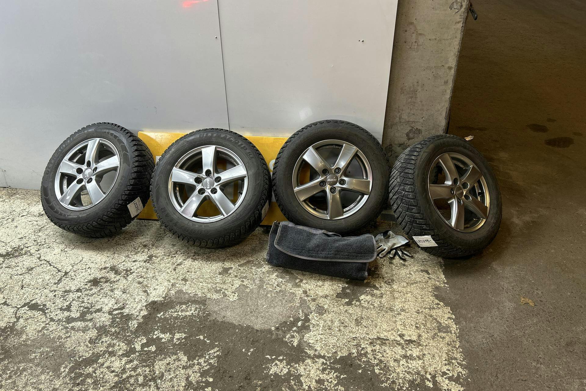 Vehicle Image 16
