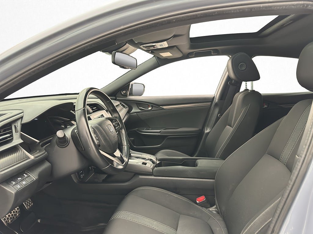 Vehicle Image 11