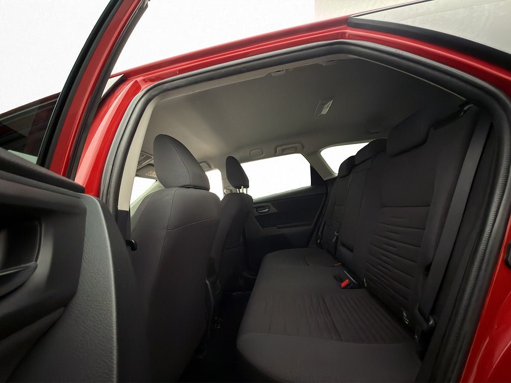 Vehicle Image 25