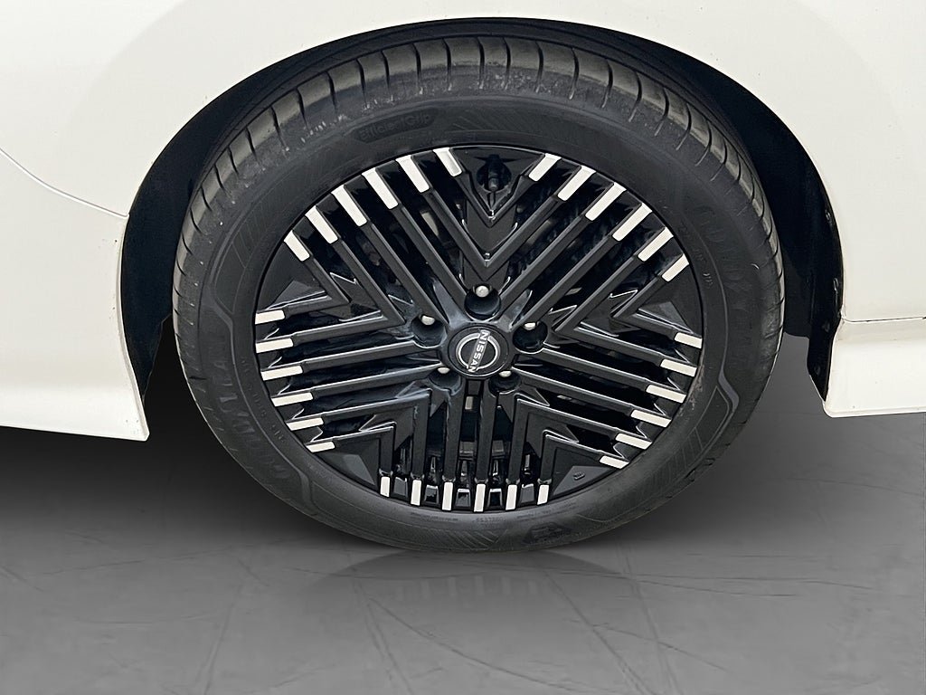 Vehicle Image 23