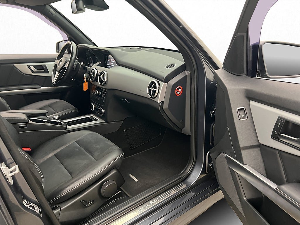 Vehicle Image 24